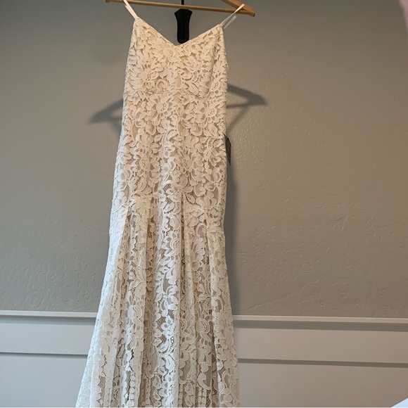 Lulus’s wedding dress, New. - Picture 4 of 7